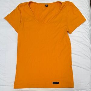 GAP Women's Scoop Neck T-Shirt in Orange -
